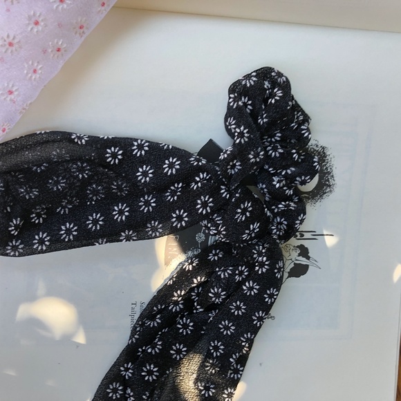 Pair of Floral Printed Eyelet Hair Tie Scrunchies - Picture 4 of 9